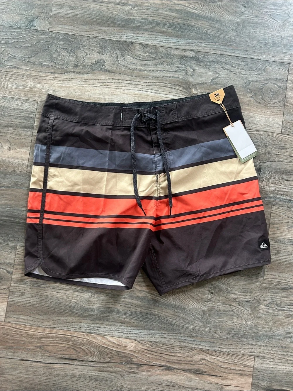 New Quicksilver Black Boardshorts Orange Stripe Size 38 Versatile NWT